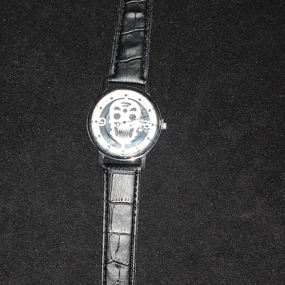 Watch Men’s - Picture 2 of 3